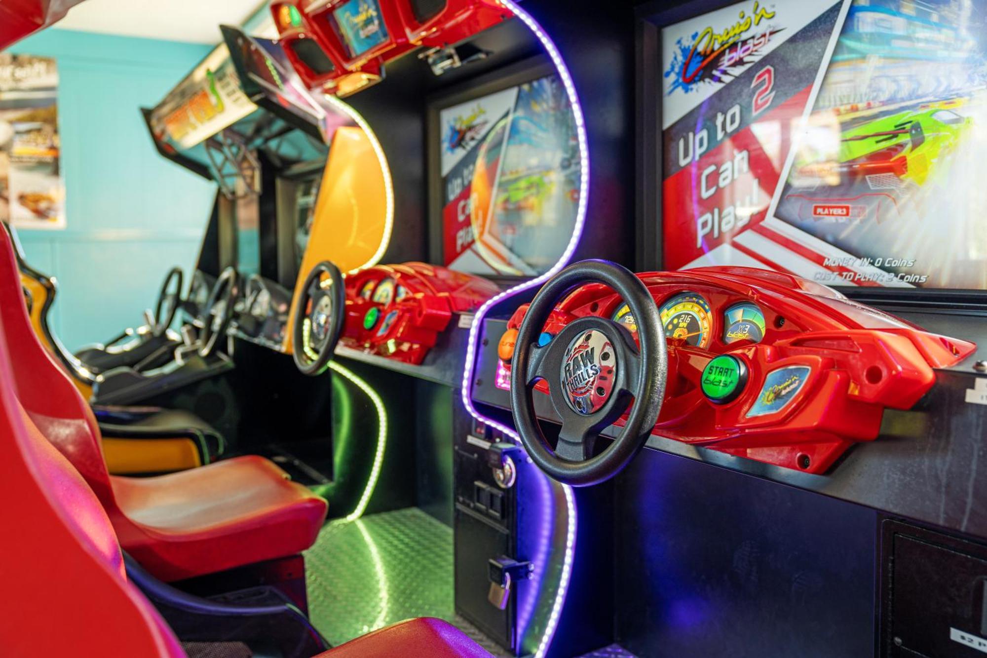 Tasman Holiday Parks - Christchurch Exterior foto A racing arcade game