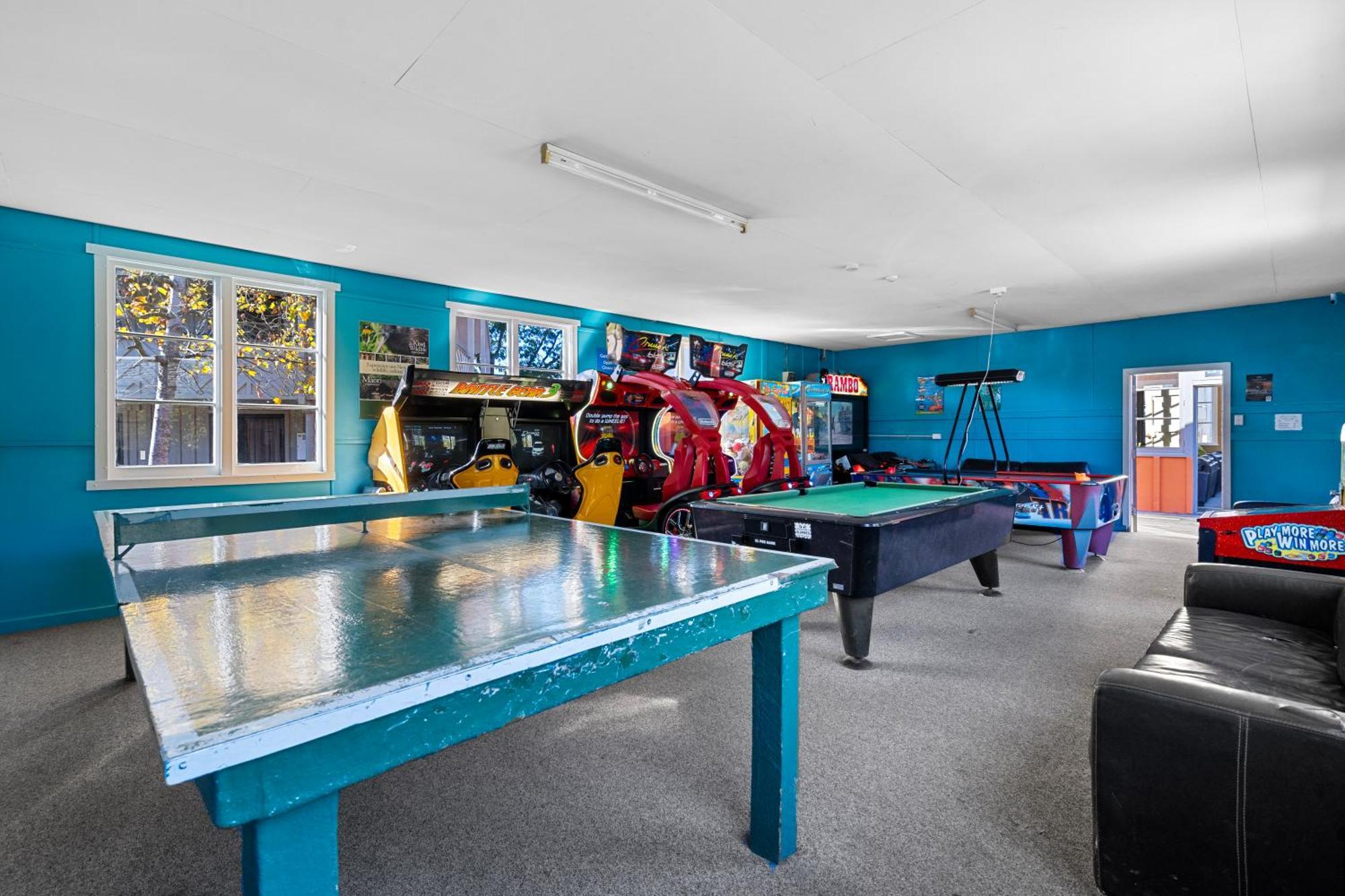 Tasman Holiday Parks - Christchurch Exterior foto The games room at the centre